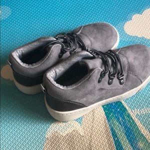 Carter’s sneaker brand new US1